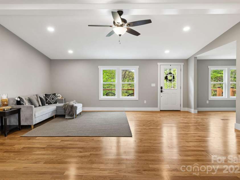 120 Simonds Ridge, Canton, NC 28716.  MLS# CAR4251193, YatesRealty ID 18392. 