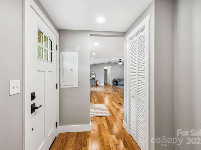 120 Simonds Ridge, Canton, NC 28716.  MLS# CAR4251193, YatesRealty ID 18392. 