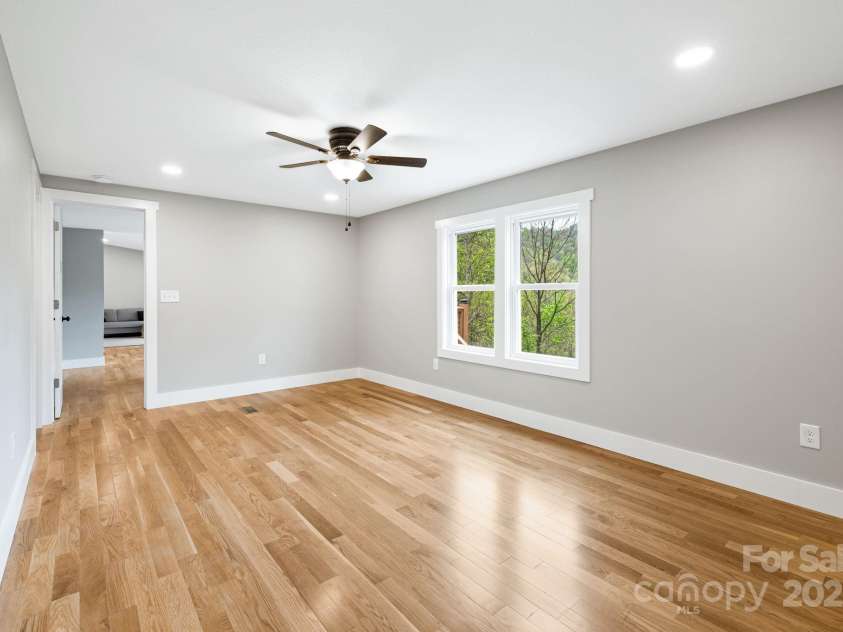 120 Simonds Ridge, Canton, NC 28716.  MLS# CAR4251193, YatesRealty ID 18392. 