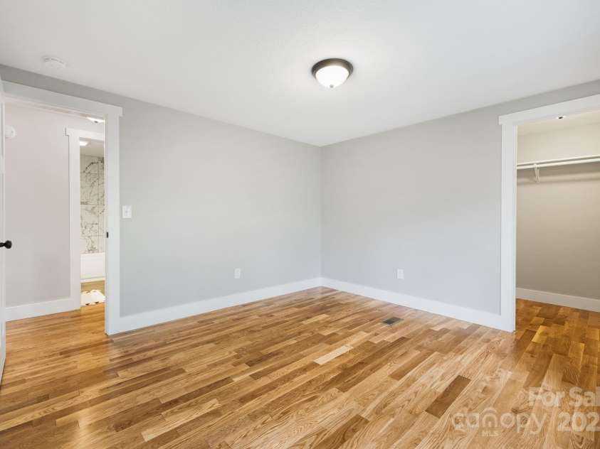 120 Simonds Ridge, Canton, NC 28716.  MLS# CAR4251193, YatesRealty ID 18392. 