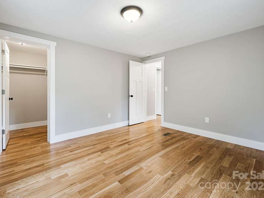 120 Simonds Ridge, Canton, NC 28716.  MLS# CAR4251193, YatesRealty ID 18392. 