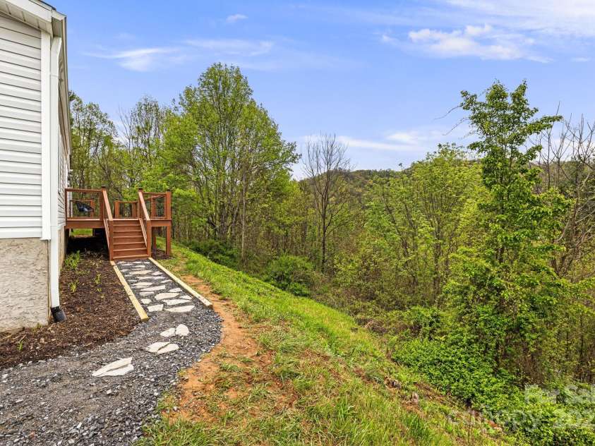 120 Simonds Ridge, Canton, NC 28716.  MLS# CAR4251193, YatesRealty ID 18392. 