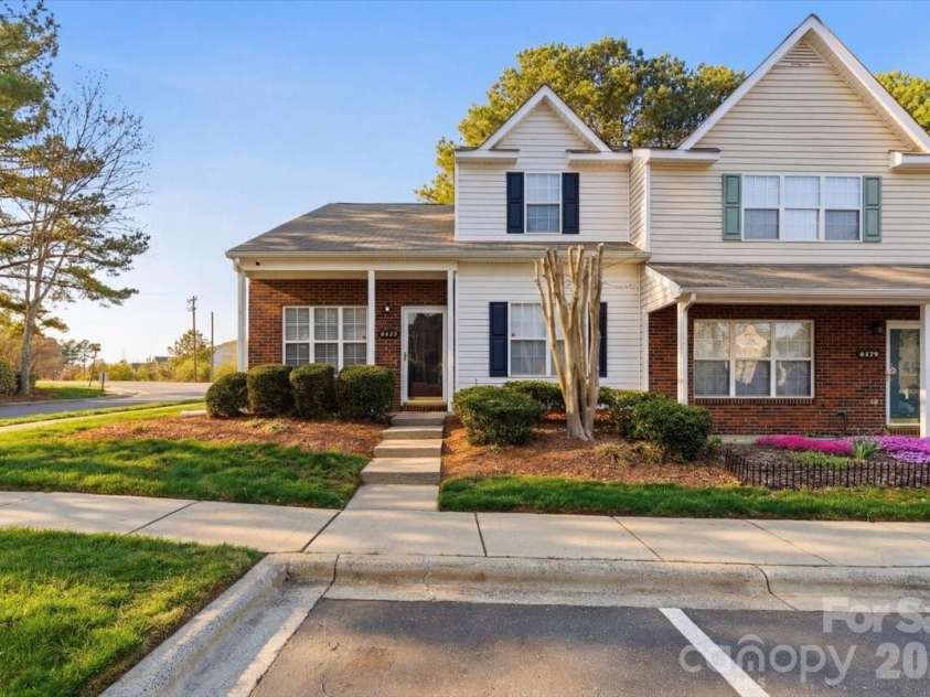 6475 Saint Bernard Way, Charlotte, NC 28269.  MLS# CAR4360969, YatesRealty ID 18392. 