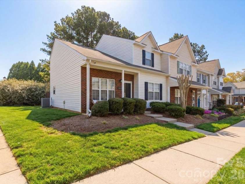 6475 Saint Bernard Way, Charlotte, NC 28269.  MLS# CAR4360969, YatesRealty ID 18392. 