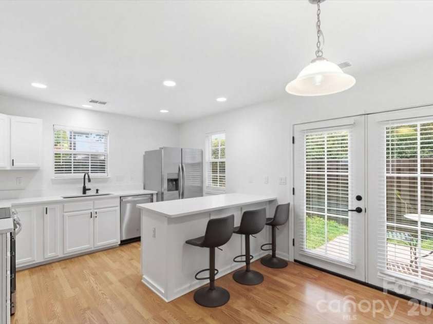 6475 Saint Bernard Way, Charlotte, NC 28269.  MLS# CAR4360969, YatesRealty ID 18392. 