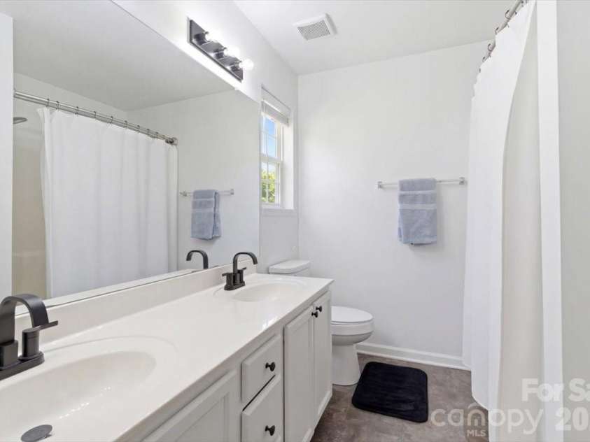 6475 Saint Bernard Way, Charlotte, NC 28269.  MLS# CAR4360969, YatesRealty ID 18392. 