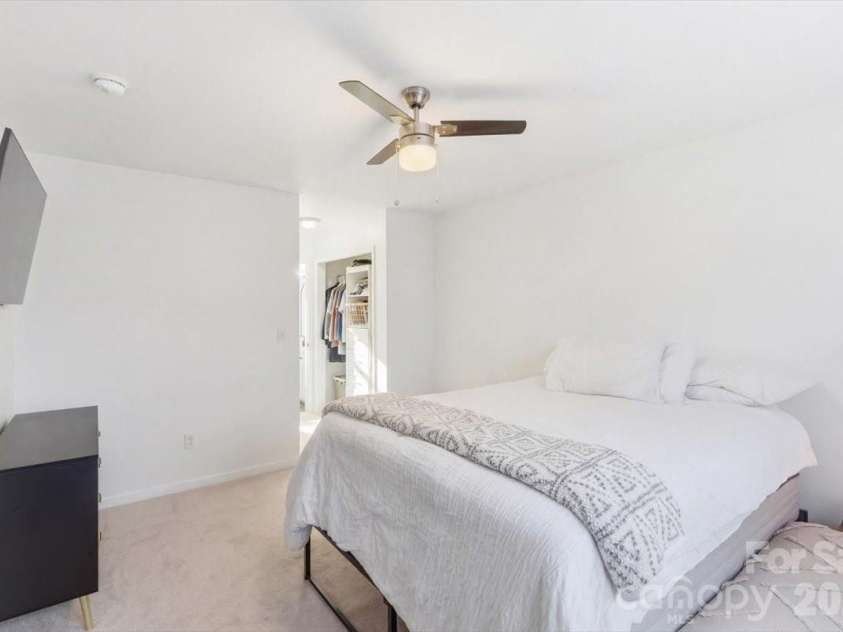 6475 Saint Bernard Way, Charlotte, NC 28269.  MLS# CAR4360969, YatesRealty ID 18392. 