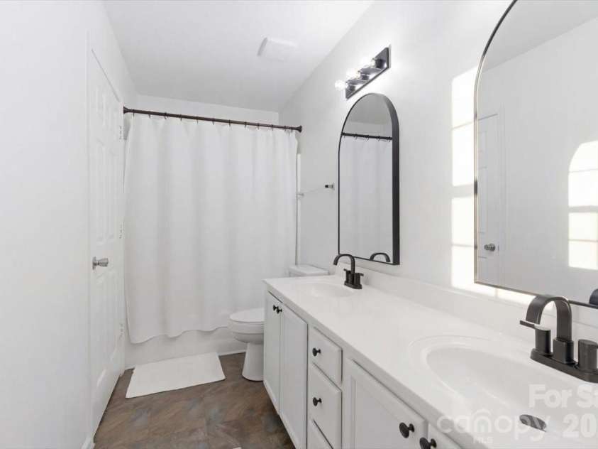 6475 Saint Bernard Way, Charlotte, NC 28269.  MLS# CAR4360969, YatesRealty ID 18392. 