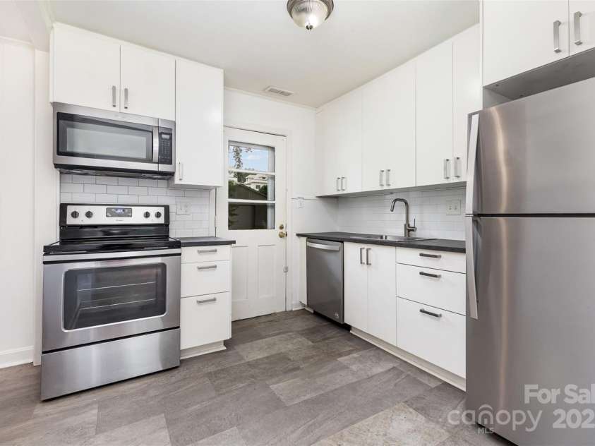 2819 Georgia Avenue, Charlotte, NC 28205.  MLS# CAR4266424, YatesRealty ID 18393. 