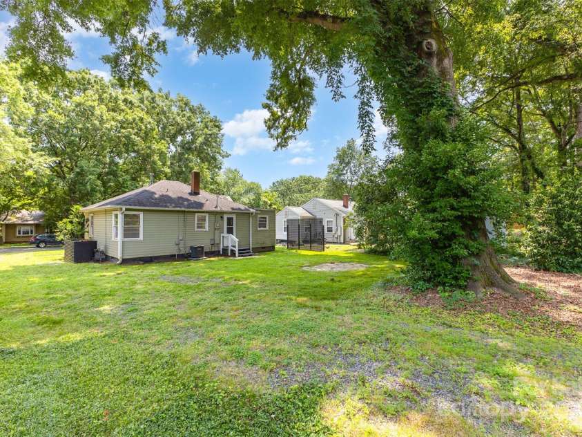 2819 Georgia Avenue, Charlotte, NC 28205.  MLS# CAR4266424, YatesRealty ID 18393. 