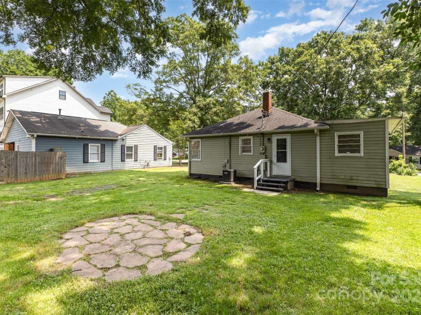 2819 Georgia Avenue, Charlotte, NC 28205.  MLS# CAR4266424, YatesRealty ID 18393. 