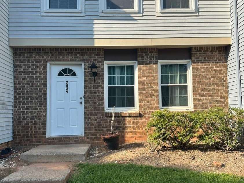7539 Holly Grove Court, Charlotte, NC 28227.  MLS# CAR4248661, YatesRealty ID 18394. 