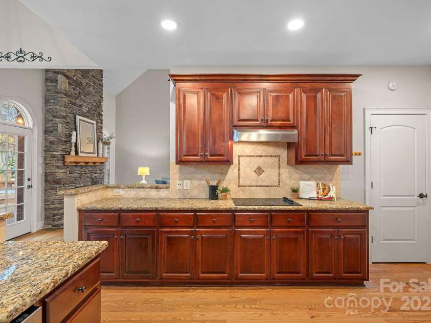 255 Honeysuckle Creek Loop, Mooresville, NC 28117.  MLS# CAR4322841, YatesRealty ID 18396. 