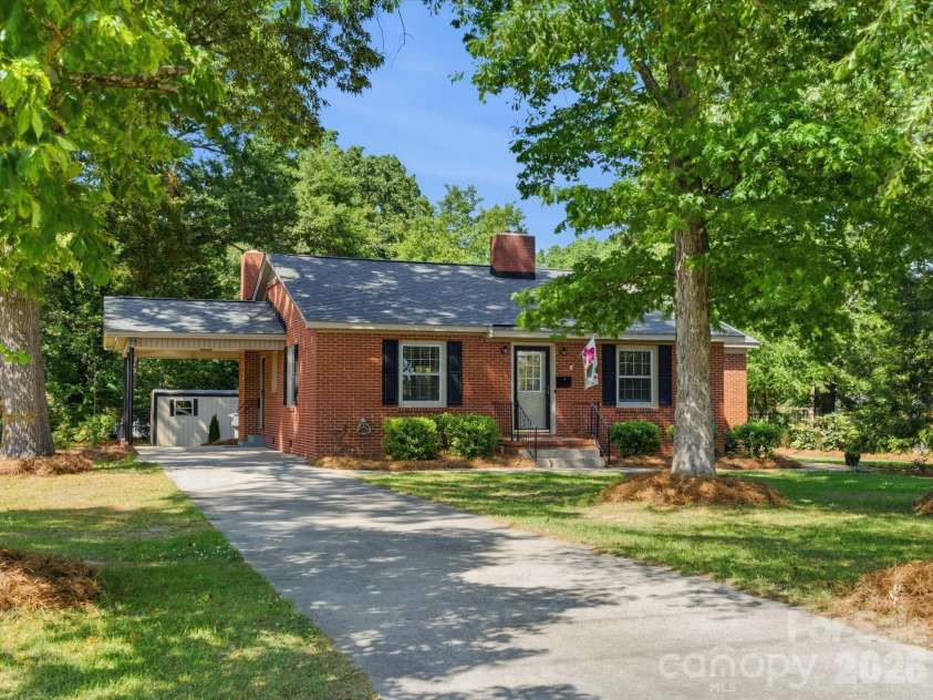 419 Knox Street, Clover, SC 29710.  MLS# CAR4374008, YatesRealty ID 18396. 