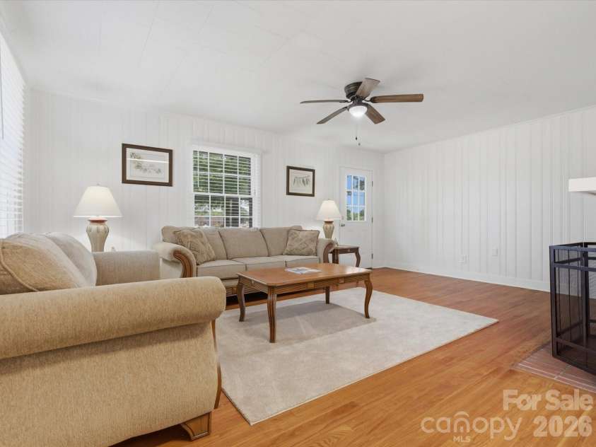 419 Knox Street, Clover, SC 29710.  MLS# CAR4374008, YatesRealty ID 18396. 