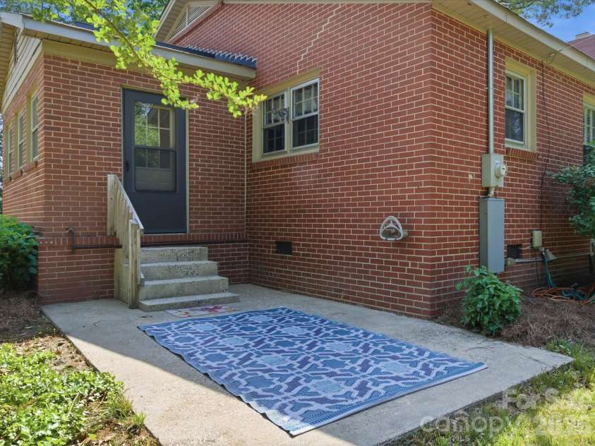 419 Knox Street, Clover, SC 29710.  MLS# CAR4374008, YatesRealty ID 18396. 
