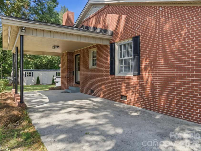 419 Knox Street, Clover, SC 29710.  MLS# CAR4374008, YatesRealty ID 18396. 