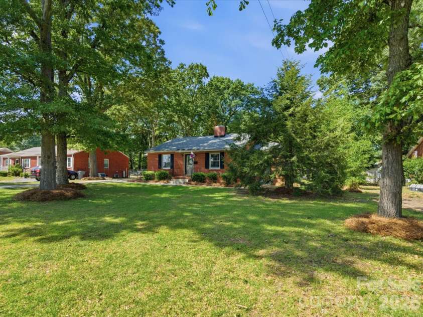 419 Knox Street, Clover, SC 29710.  MLS# CAR4374008, YatesRealty ID 18396. 