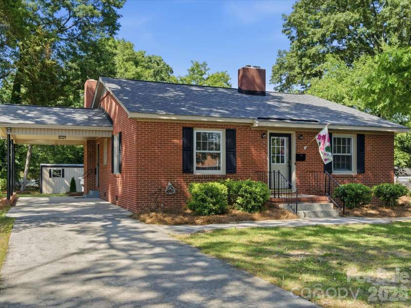 419 Knox Street, Clover, SC 29710.  MLS# CAR4374008, YatesRealty ID 18396. 
