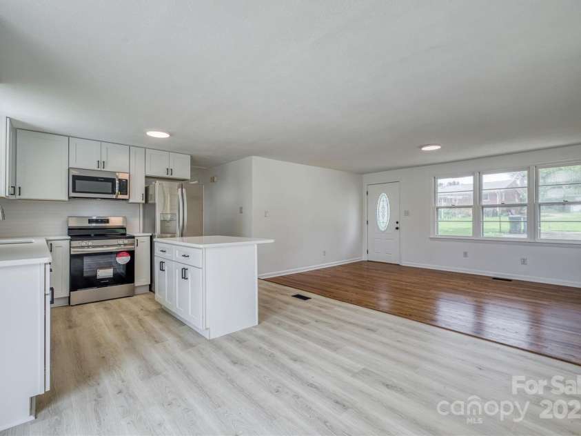 1500 19th Avenue Place, Hickory, NC 28601.  MLS# CAR4292970, YatesRealty ID 18399. 