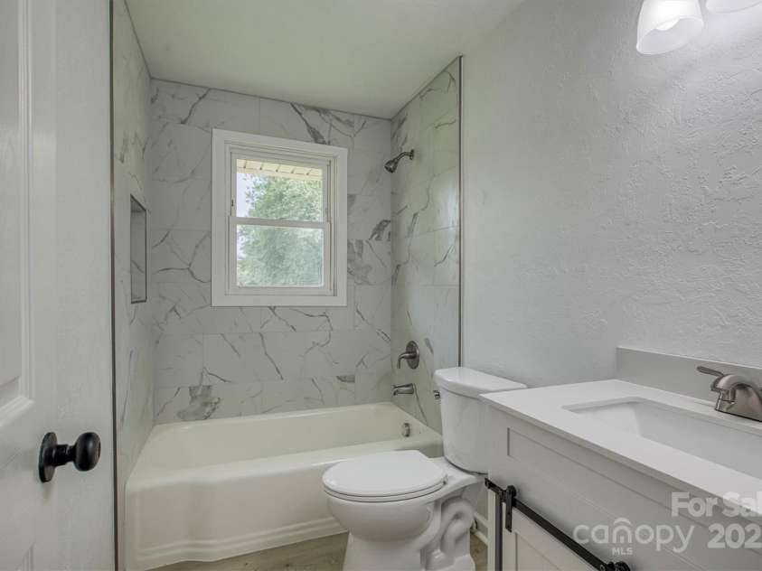 1500 19th Avenue Place, Hickory, NC 28601.  MLS# CAR4292970, YatesRealty ID 18399. 