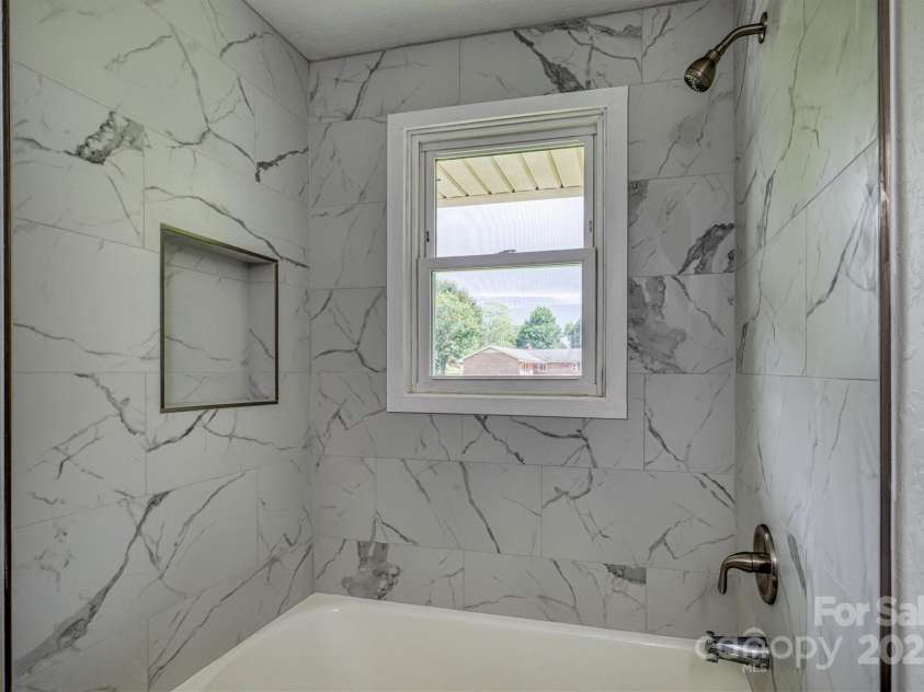 1500 19th Avenue Place, Hickory, NC 28601.  MLS# CAR4292970, YatesRealty ID 18399. 