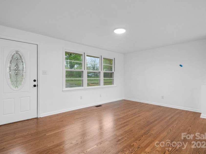 1500 19th Avenue Place, Hickory, NC 28601.  MLS# CAR4329240, YatesRealty ID 18399. 