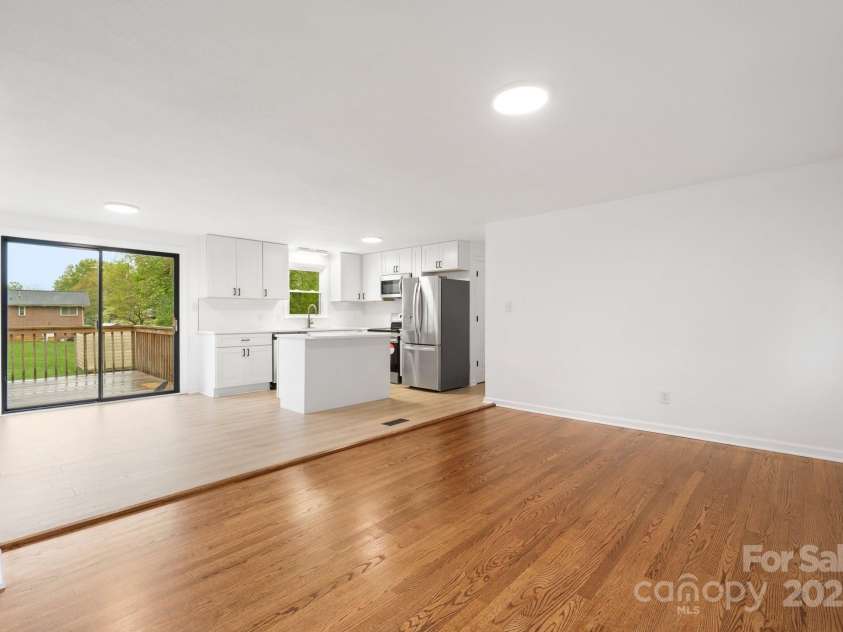 1500 19th Avenue Place, Hickory, NC 28601.  MLS# CAR4329240, YatesRealty ID 18399. 