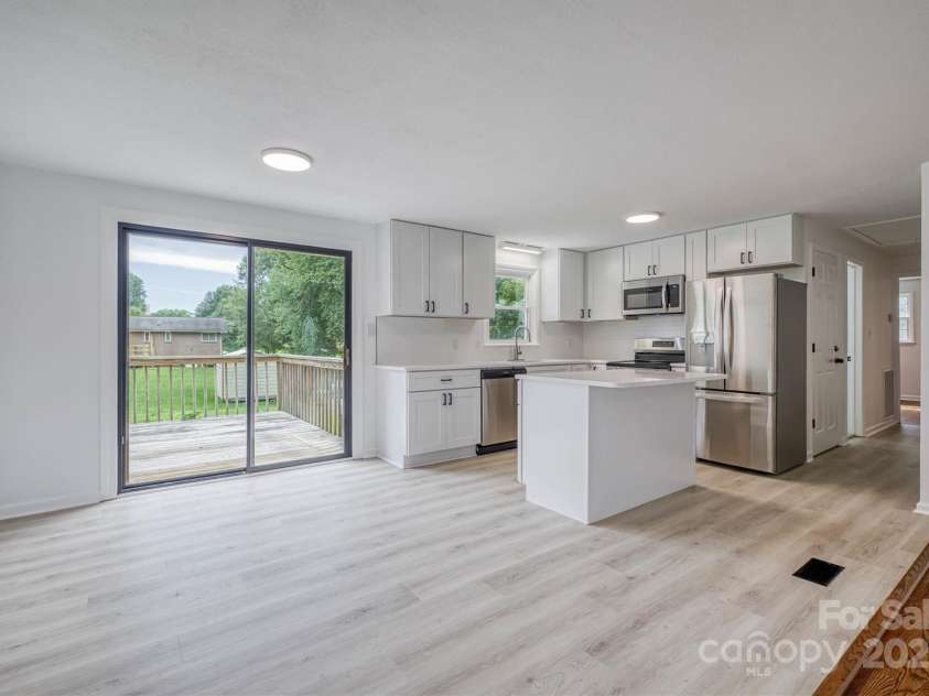 1500 19th Avenue Place, Hickory, NC 28601.  MLS# CAR4329240, YatesRealty ID 18399. 