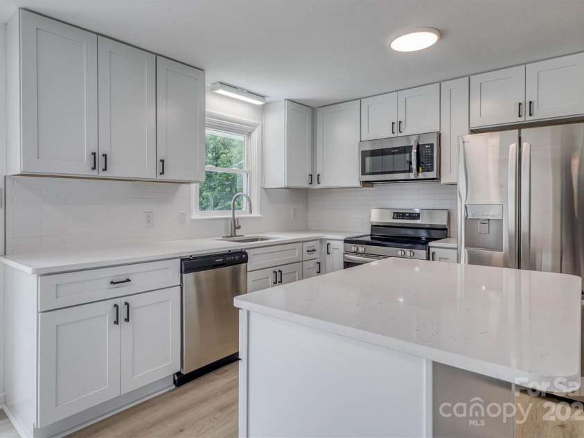 1500 19th Avenue Place, Hickory, NC 28601.  MLS# CAR4329240, YatesRealty ID 18399. 