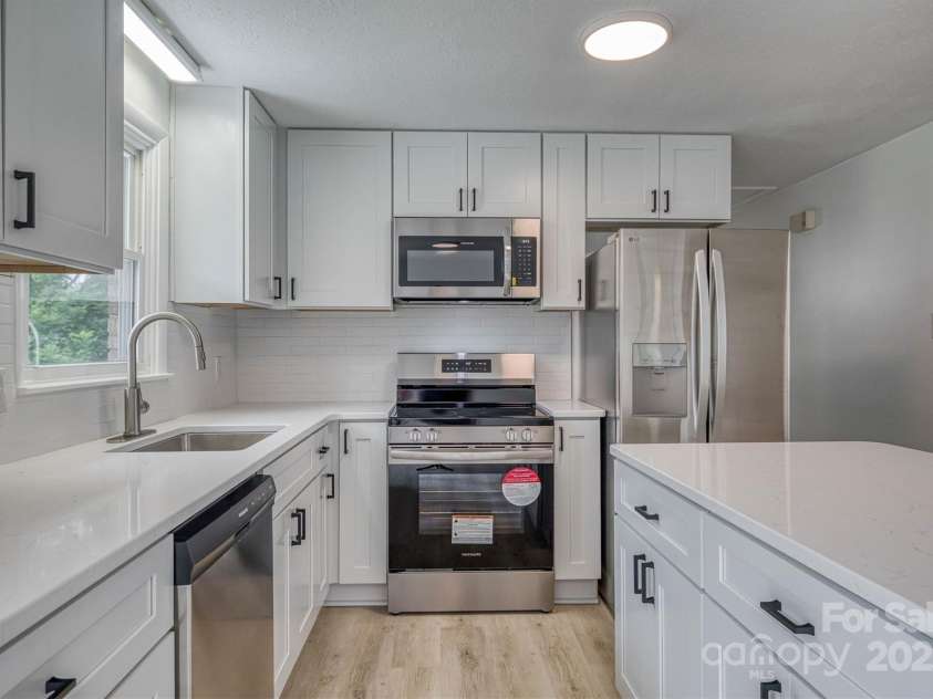 1500 19th Avenue Place, Hickory, NC 28601.  MLS# CAR4329240, YatesRealty ID 18399. 