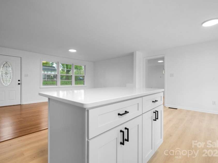 1500 19th Avenue Place, Hickory, NC 28601.  MLS# CAR4329240, YatesRealty ID 18399. 