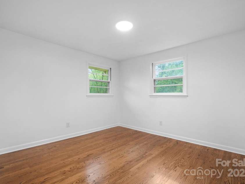 1500 19th Avenue Place, Hickory, NC 28601.  MLS# CAR4329240, YatesRealty ID 18399. 