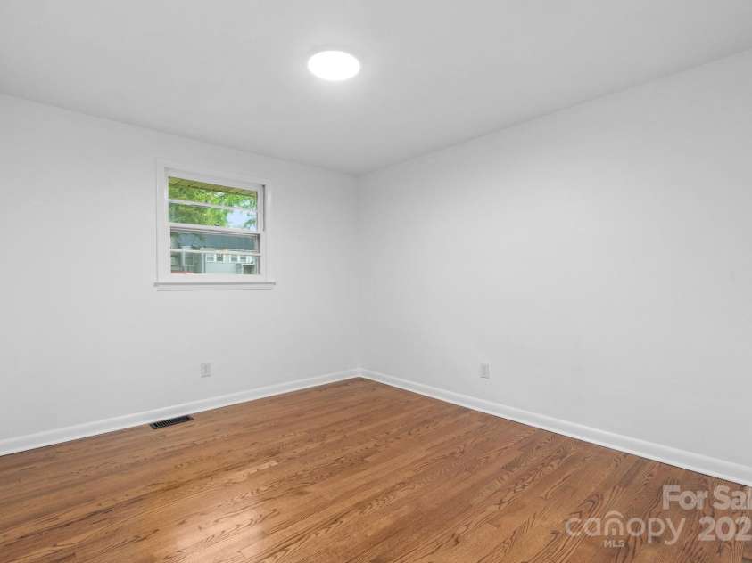 1500 19th Avenue Place, Hickory, NC 28601.  MLS# CAR4329240, YatesRealty ID 18399. 