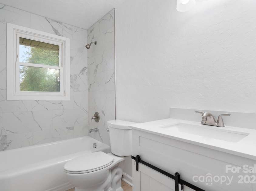 1500 19th Avenue Place, Hickory, NC 28601.  MLS# CAR4329240, YatesRealty ID 18399. 