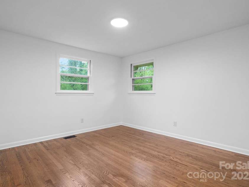 1500 19th Avenue Place, Hickory, NC 28601.  MLS# CAR4329240, YatesRealty ID 18399. 