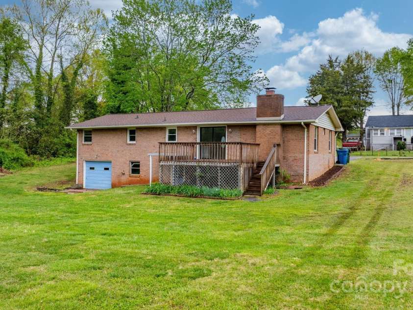 1500 19th Avenue Place, Hickory, NC 28601.  MLS# CAR4329240, YatesRealty ID 18399. 