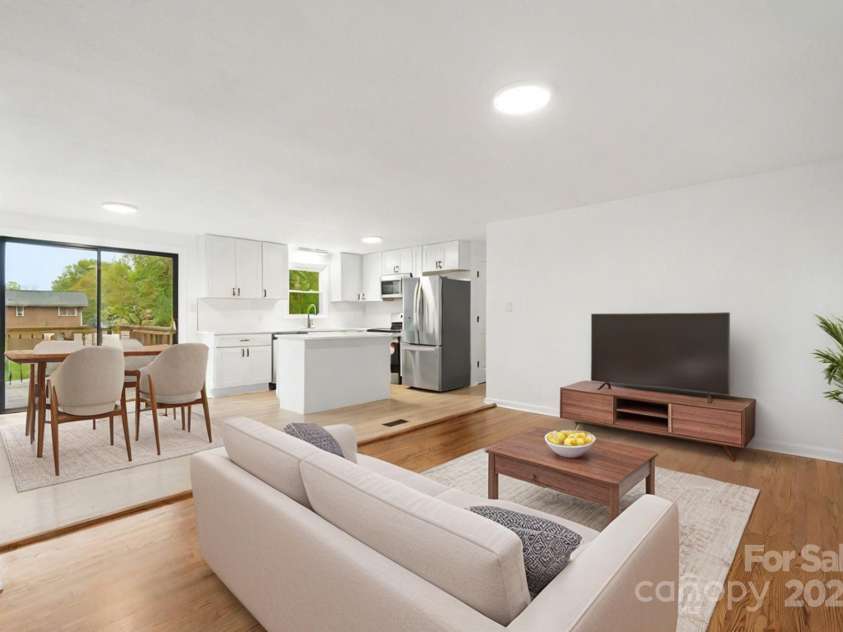 1500 19th Avenue Place, Hickory, NC 28601.  MLS# CAR4329240, YatesRealty ID 18399. 