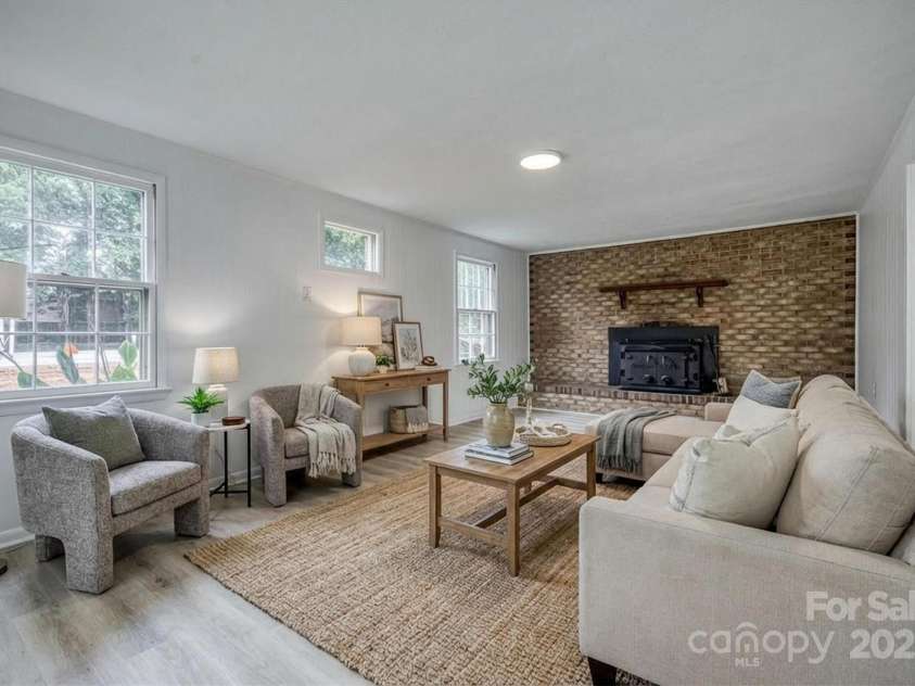 1500 19th Avenue Place, Hickory, NC 28601.  MLS# CAR4329240, YatesRealty ID 18399. 