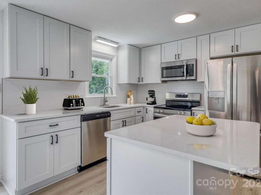 1500 19th Avenue Place, Hickory, NC 28601.  MLS# CAR4329240, YatesRealty ID 18399. 