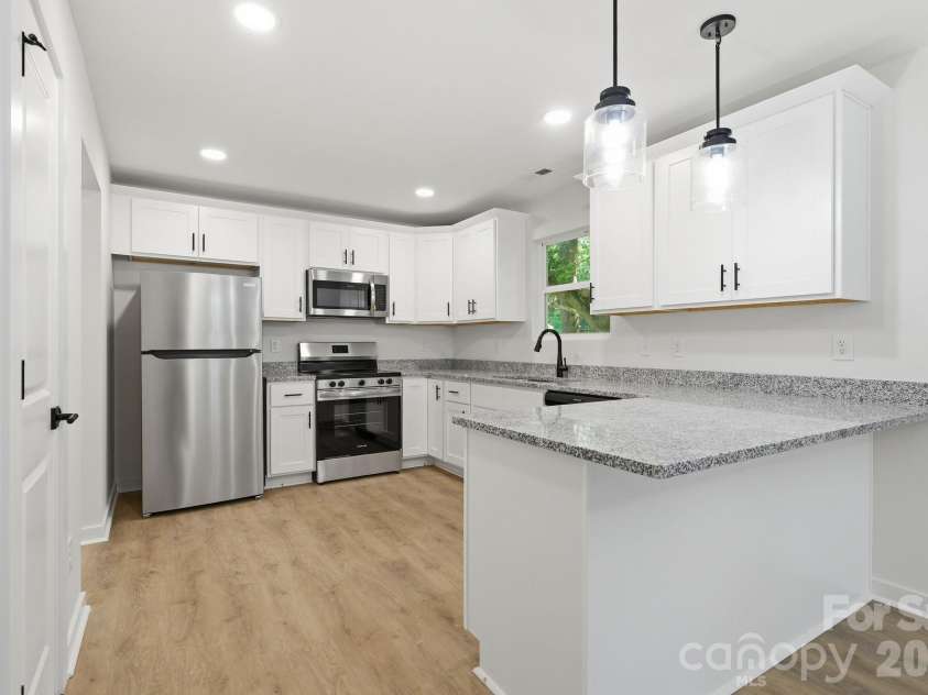 274 Bellhaven Place, Concord, NC 28027.  MLS# CAR4369397, YatesRealty ID 18399. Kitchen