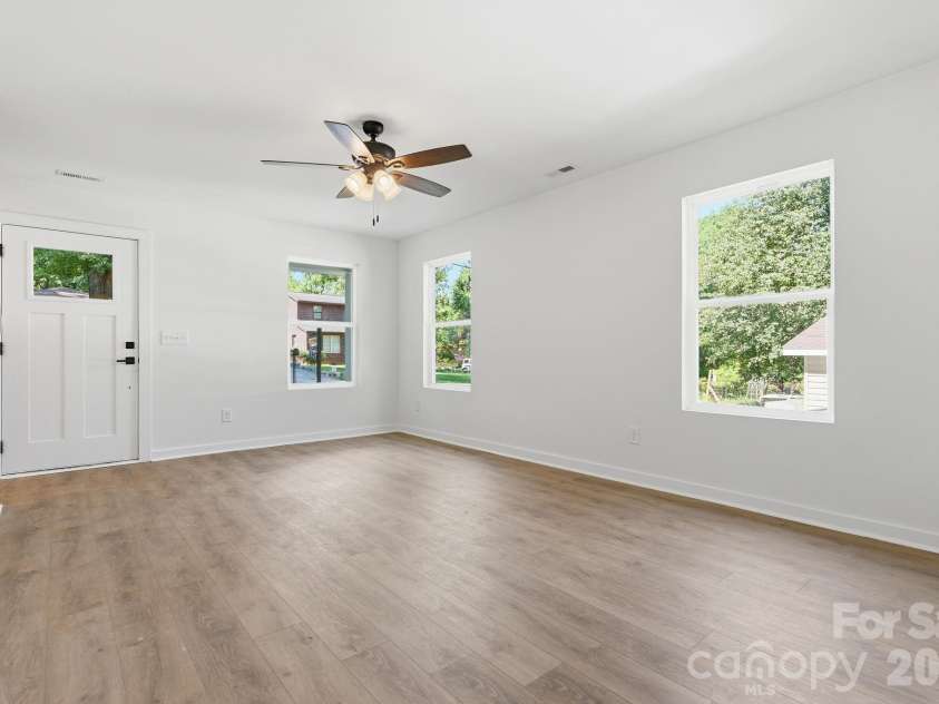 274 Bellhaven Place, Concord, NC 28027.  MLS# CAR4369397, YatesRealty ID 18399. Living Room