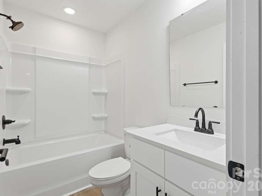 274 Bellhaven Place, Concord, NC 28027.  MLS# CAR4369397, YatesRealty ID 18399. Primary Bathroom