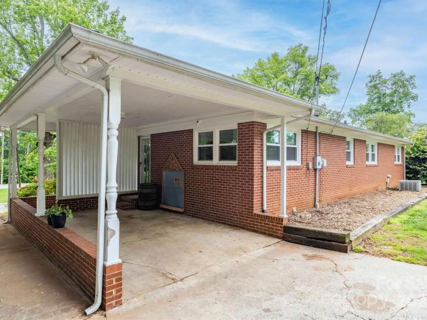826 Jamestown Road, Morganton, NC 28655.  MLS# CAR4263056, YatesRealty ID 184. Carport