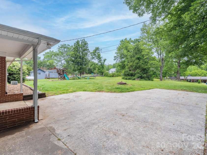 826 Jamestown Road, Morganton, NC 28655.  MLS# CAR4263056, YatesRealty ID 184. Driveway