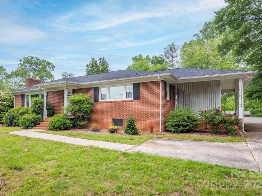 826 Jamestown Road, Morganton, NC 28655.  MLS# CAR4263056, YatesRealty ID 184. Front Drive