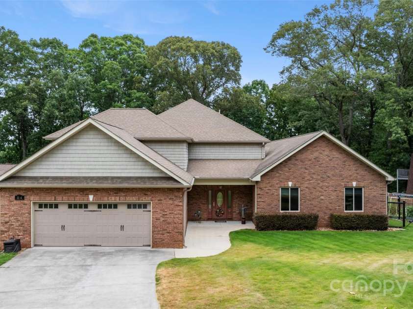 1114 Sunset Lane, Anderson, SC 29626.  MLS# CAR4206180, YatesRealty ID 1840. 