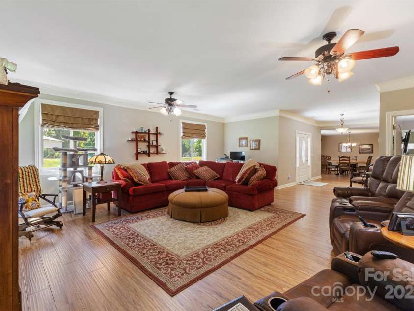 1114 Sunset Lane, Anderson, SC 29626.  MLS# CAR4206180, YatesRealty ID 1840. 