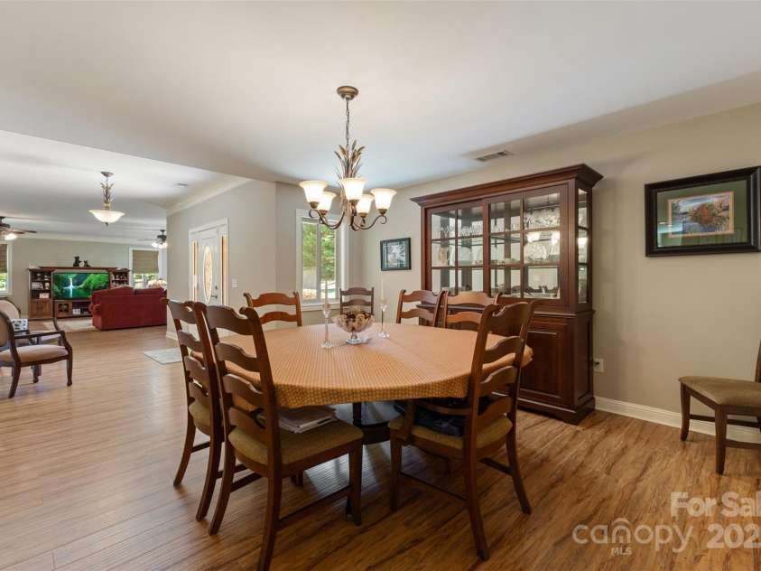 1114 Sunset Lane, Anderson, SC 29626.  MLS# CAR4206180, YatesRealty ID 1840. 