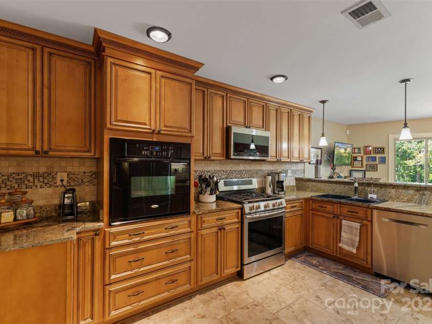 1114 Sunset Lane, Anderson, SC 29626.  MLS# CAR4206180, YatesRealty ID 1840. 